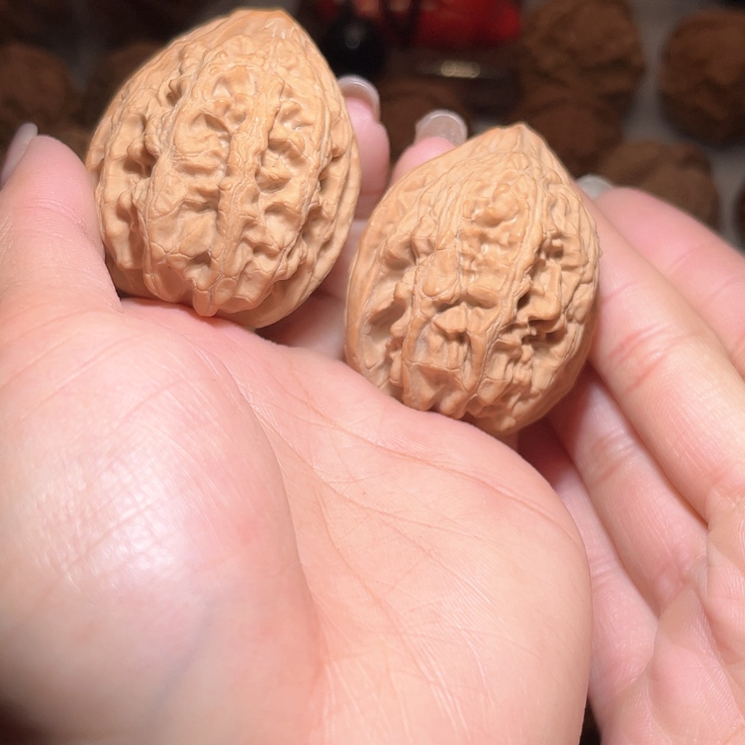 桃核把件大沽石42文玩