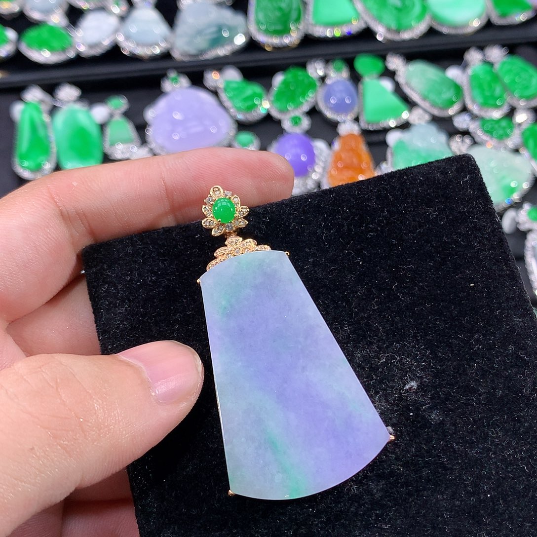 翡翠18K金镶嵌颈饰