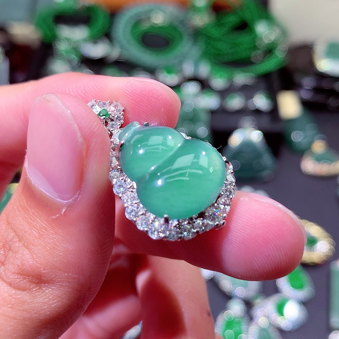 翡翠颈饰未镶嵌挂件