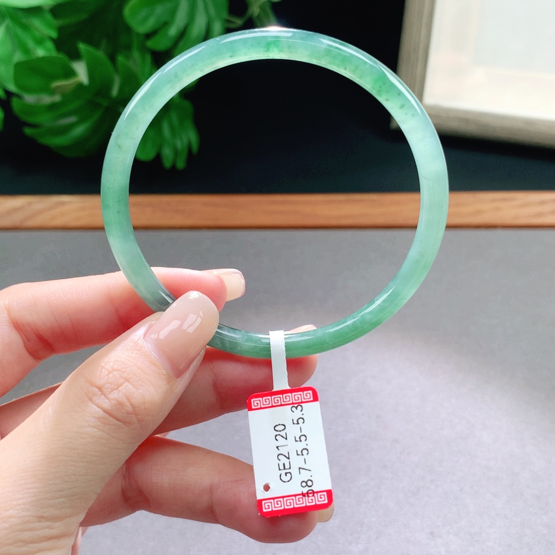 翡翠手镯未镶嵌天然翡翠