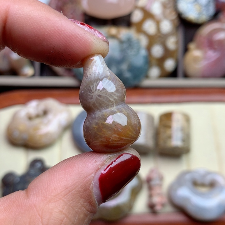 硅化珊瑚（珊瑚玉）颈饰未镶嵌