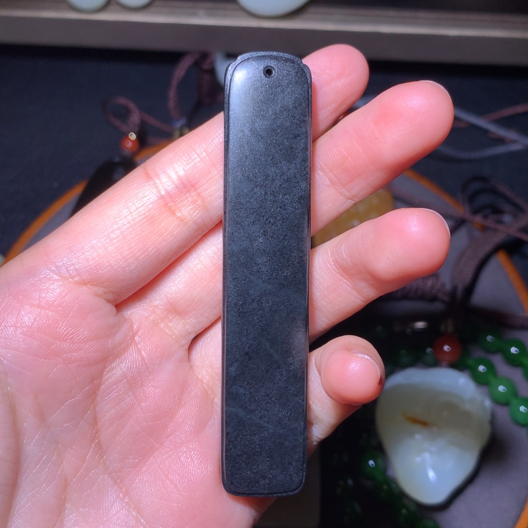 侯***衫和田玉未镶嵌挂件