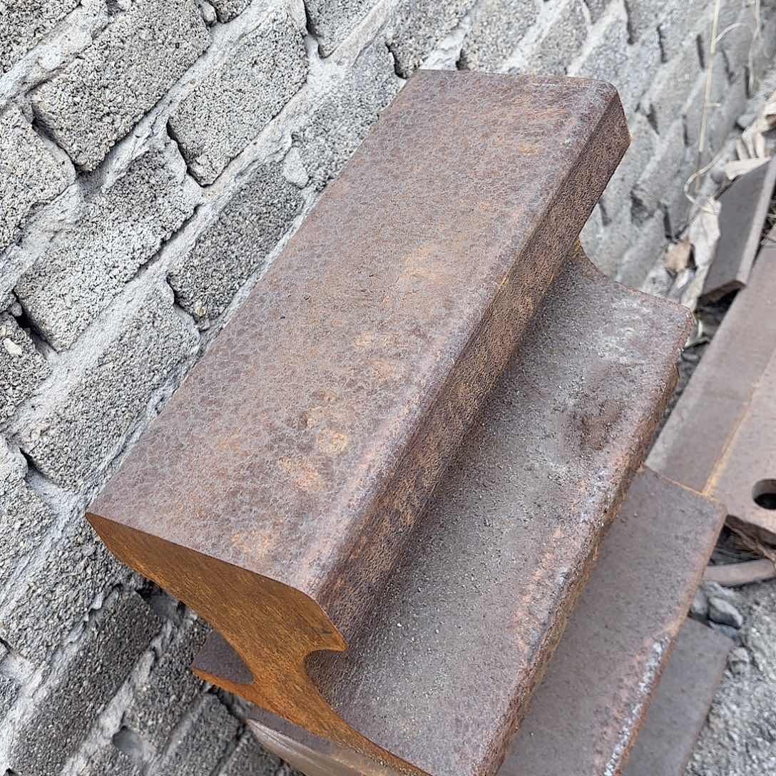 鸿****」120钢砧 长度30公分左右 2块