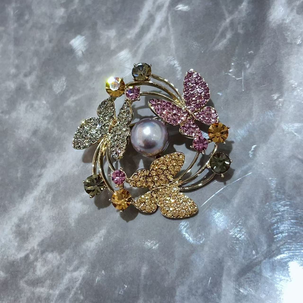 kasiya/卡思雅 铜合金锆石胸针 精致优雅蝴蝶花环胸针搭外套开衫