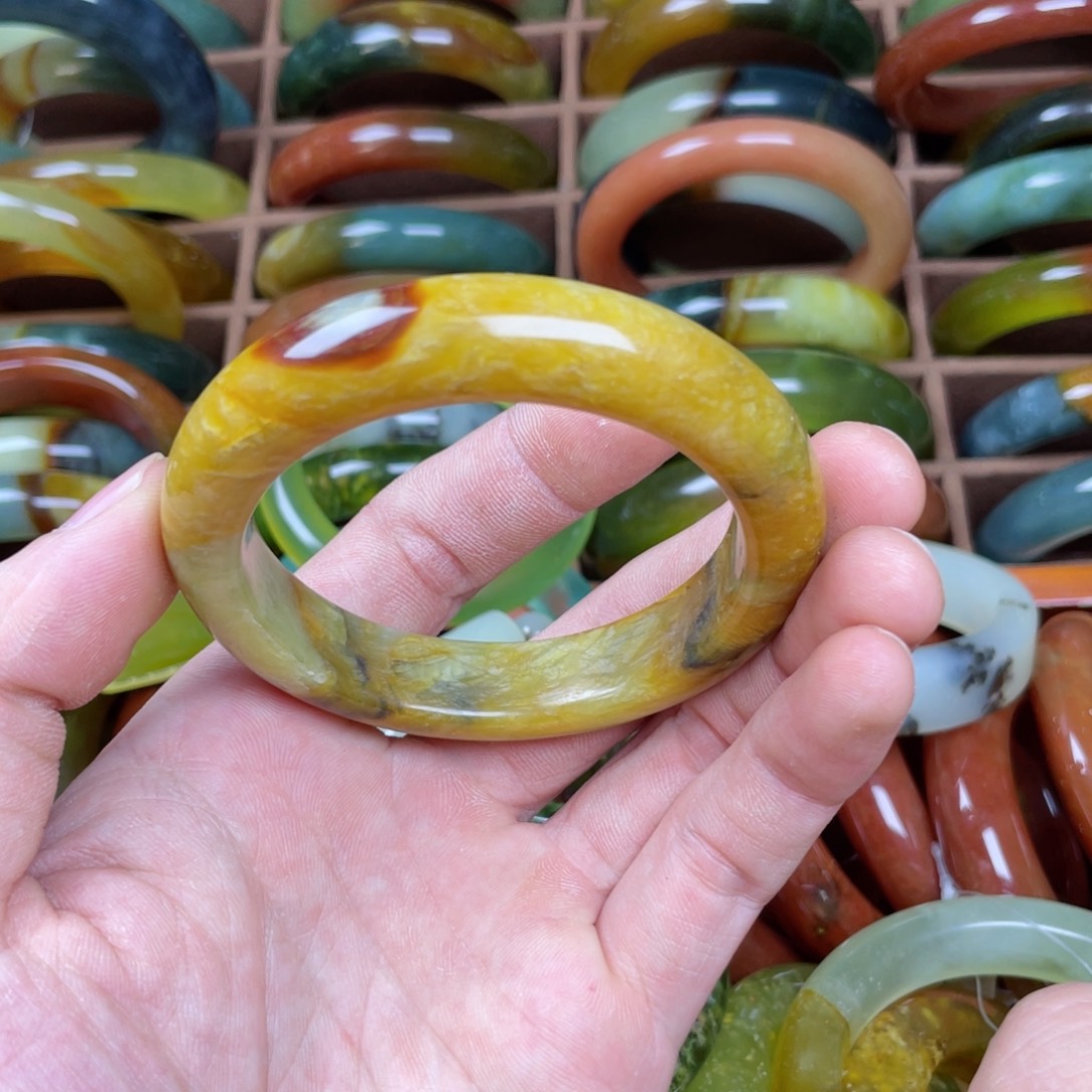 蛇纹石玉未镶嵌手镯