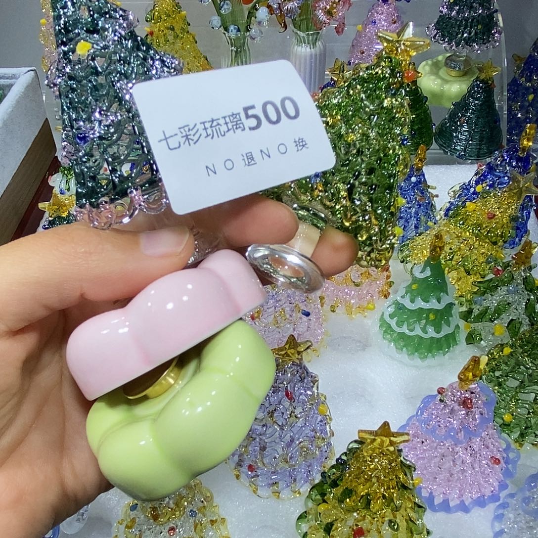 好***哥玻璃颈饰500绿粉带粉底座，绿金带绿底座