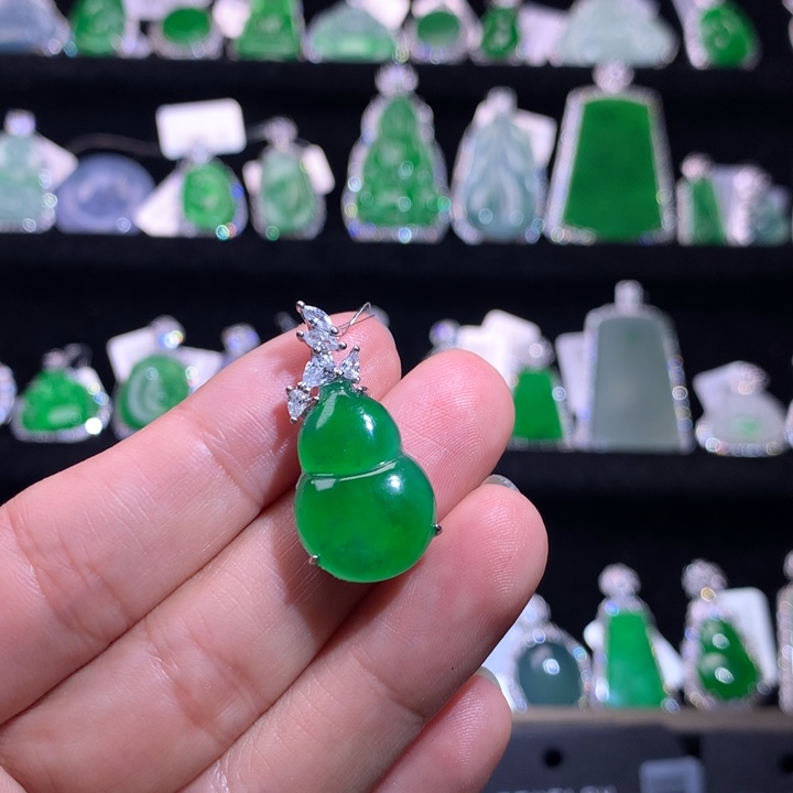 【闪购商品】颈饰银S925镶嵌翡翠H****?