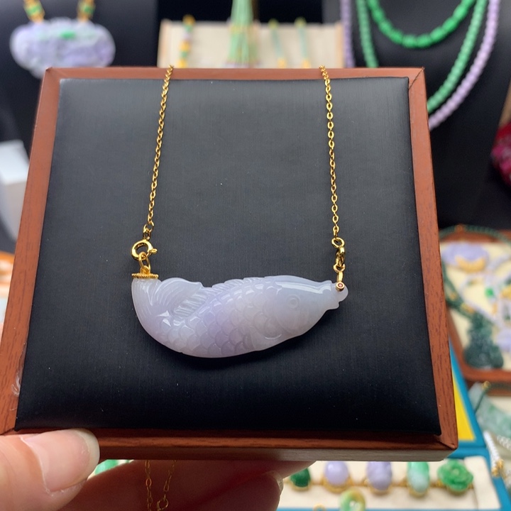 翡翠未镶嵌颈饰翡翠鱼