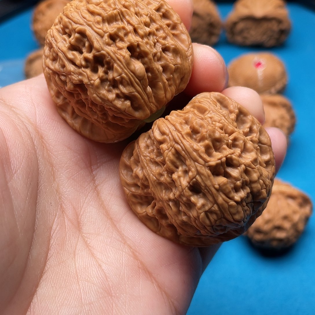 文玩核桃把件绣球42