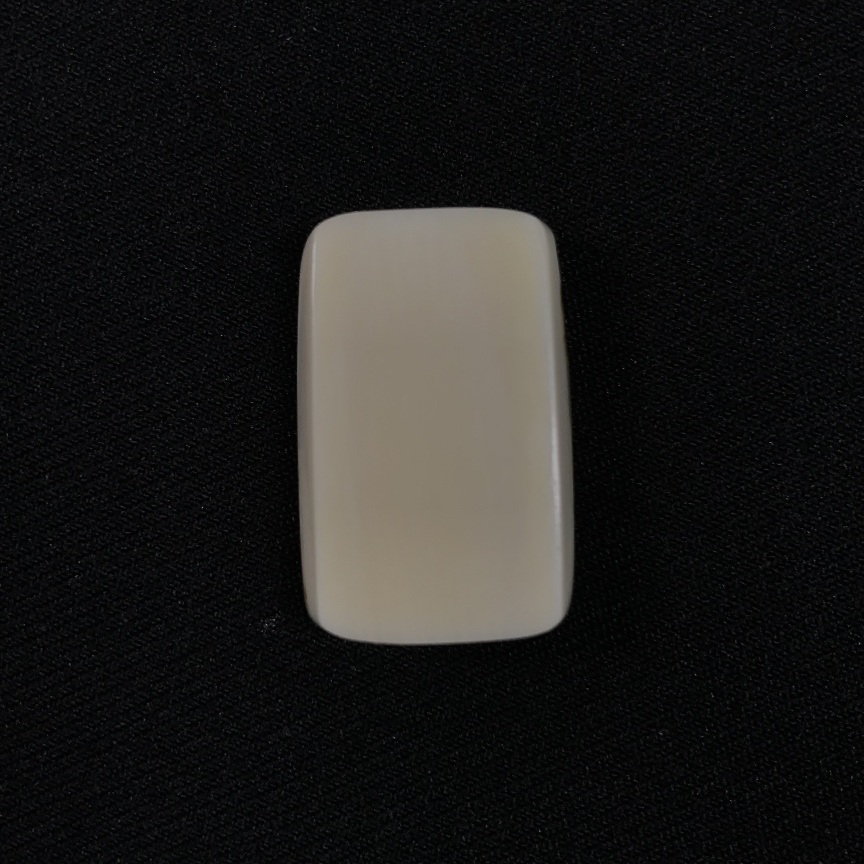 H122861  只做天然猛犸牙 无事牌 约长27*宽18*厚7mm 约6克