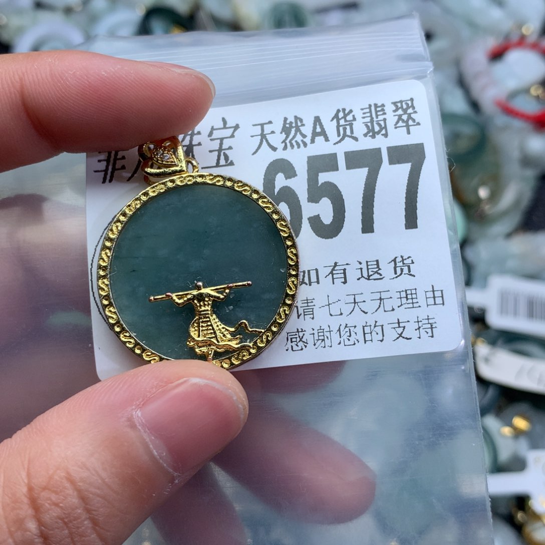 翡翠颈饰未镶嵌6577。