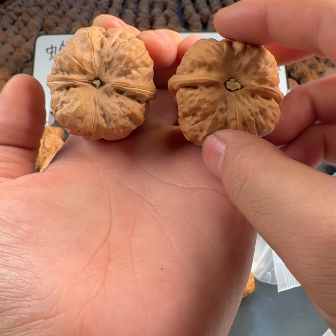 蜕***～吊坠文玩核桃蛤蟆的眼睛是真的好看啊我的