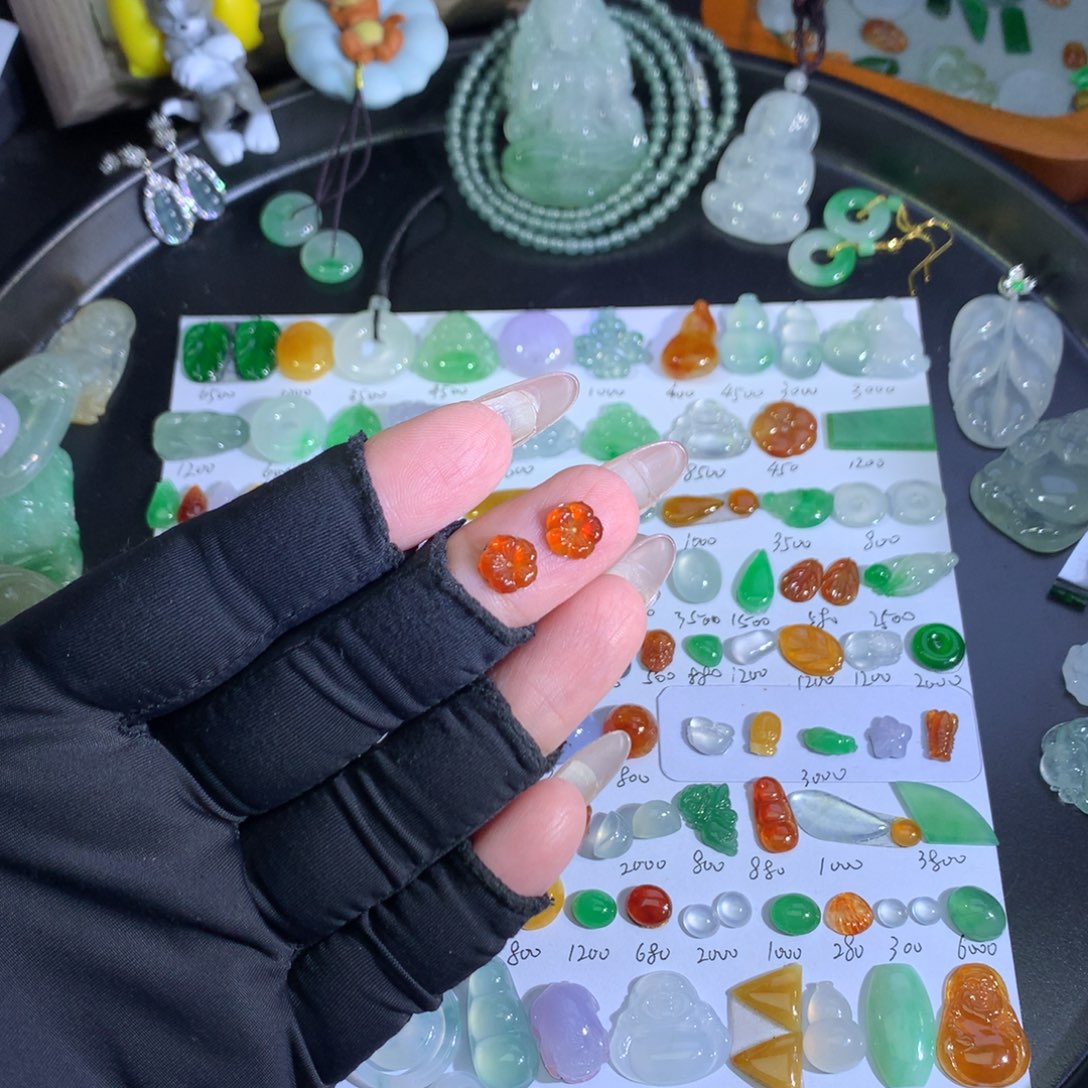 翡翠未镶嵌吊坠(不含链)小红花