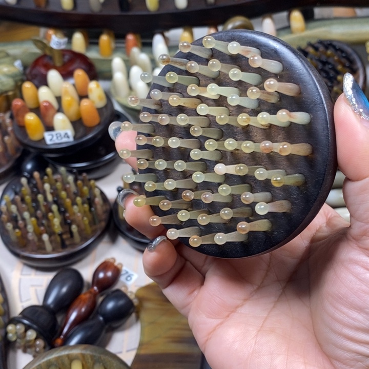 紫光檀64齿羊角按摩梳微瑕疵