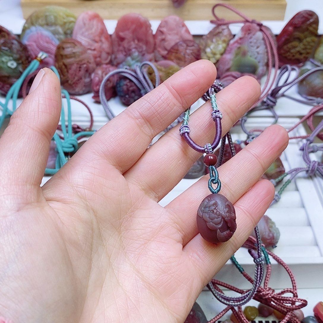 玛瑙/玉髓盐源玛瑙吊坠未镶嵌