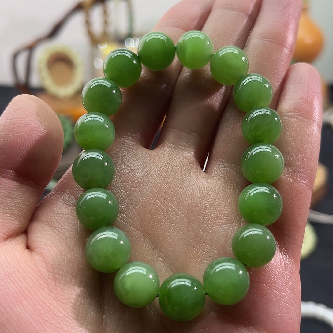 和田玉未镶嵌颈饰俄碧-苹果绿-12mm手串