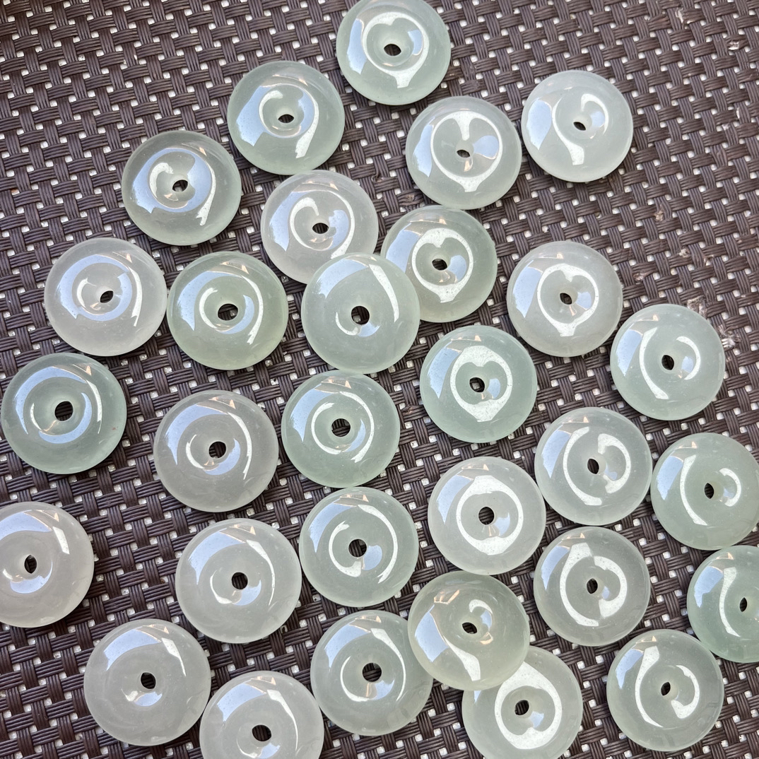 “浅绿晴水”东陵玉平安玉钱发一个（福利款无证书支持复检）