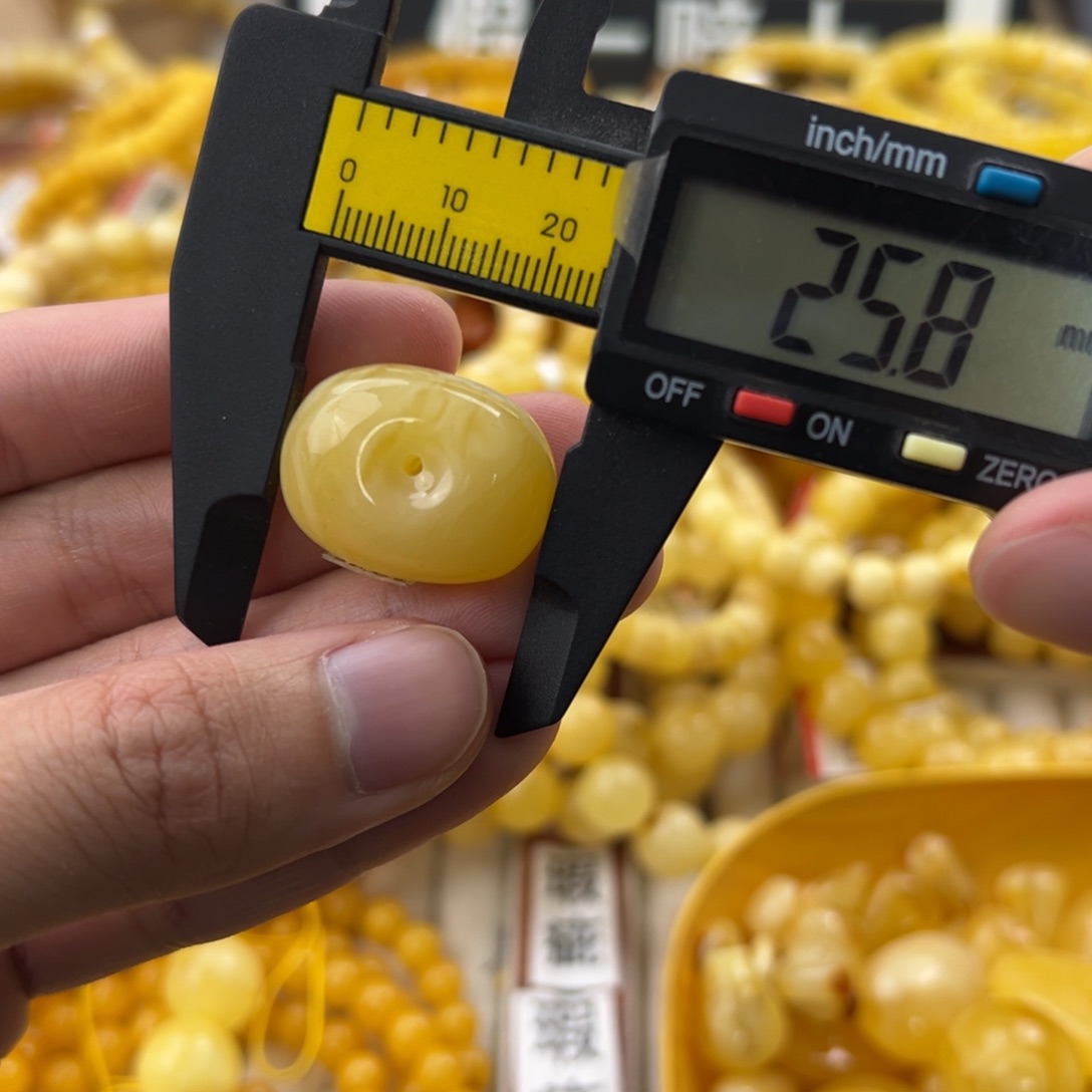 琥珀珠宝奇石未镶嵌