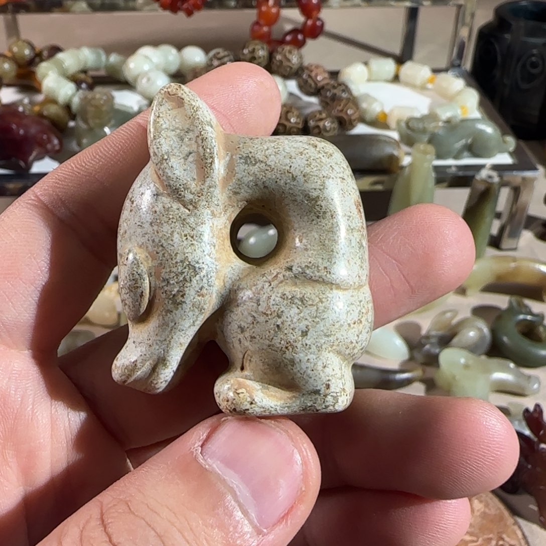 蛇纹石玉颈饰未镶嵌