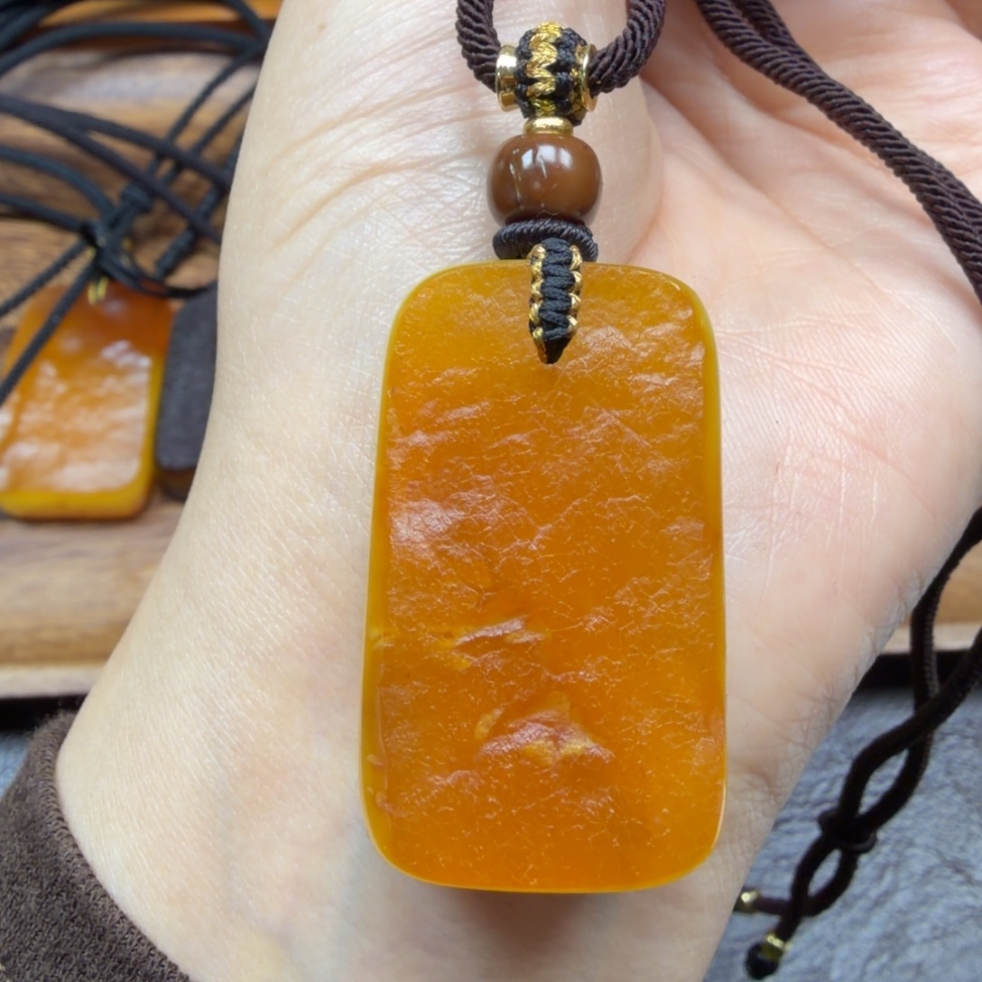 琥珀未镶嵌吊坠(赠链)