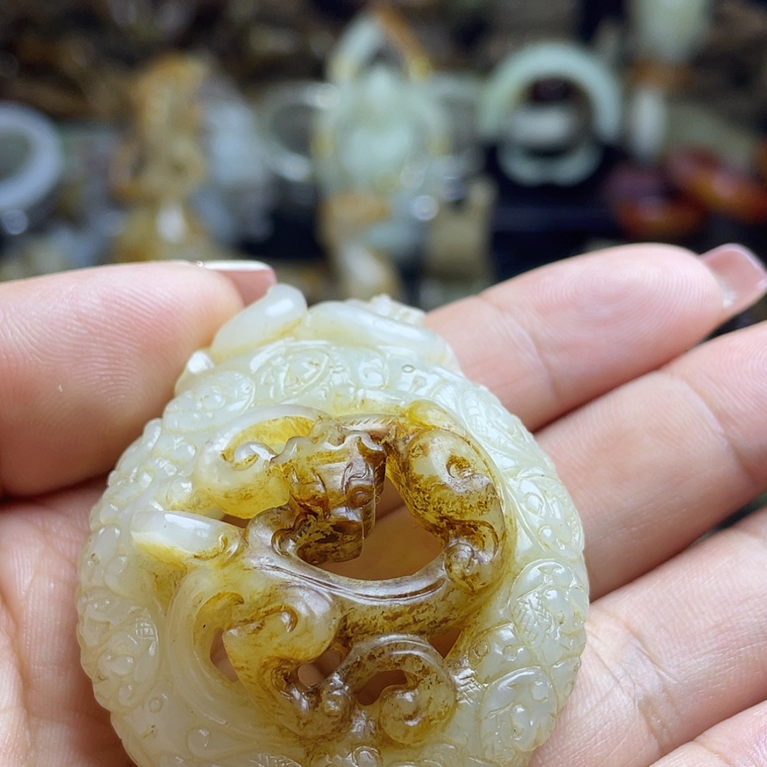 H***S和田玉未镶嵌颈饰