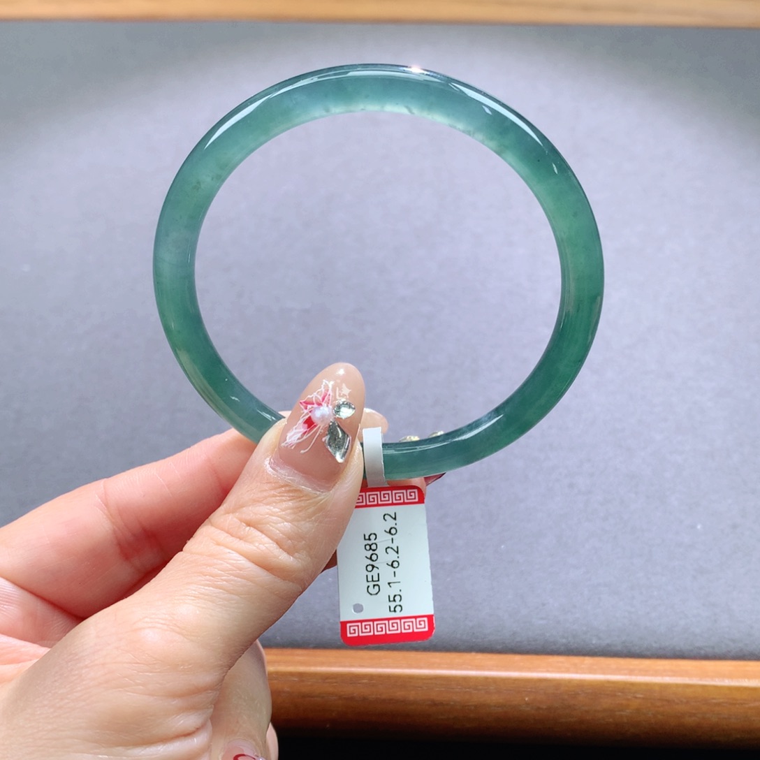 翡翠手镯未镶嵌天然翡翠手镯