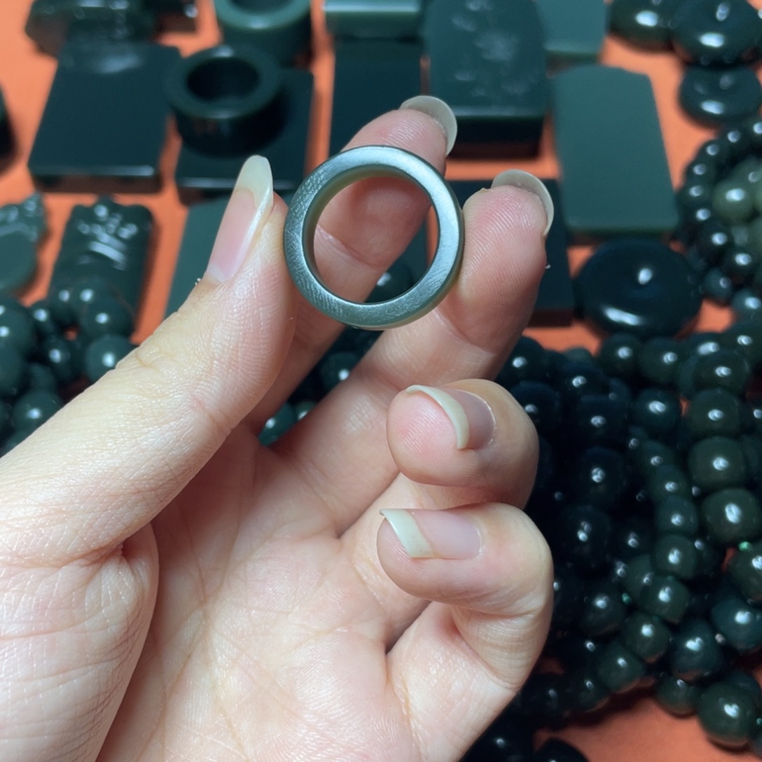 e***n和田玉未镶嵌颈饰