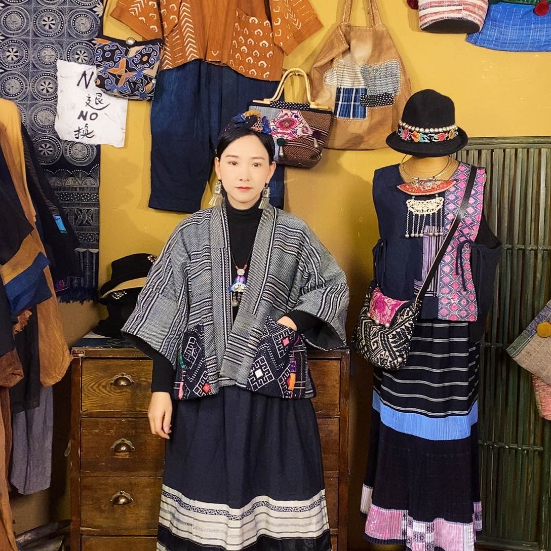 织绣手工织锦衣服