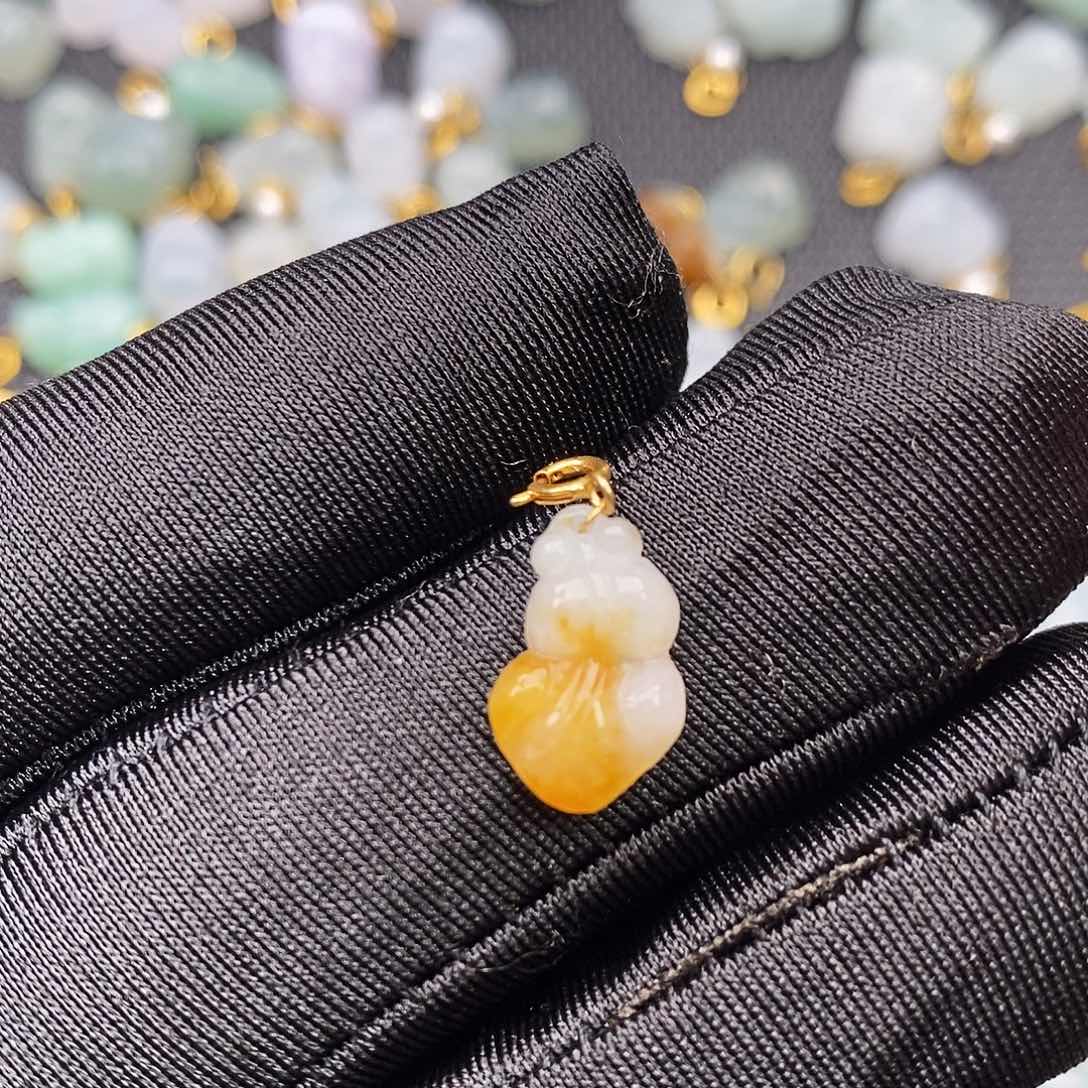 翡翠颈饰18K金镶嵌金鱼