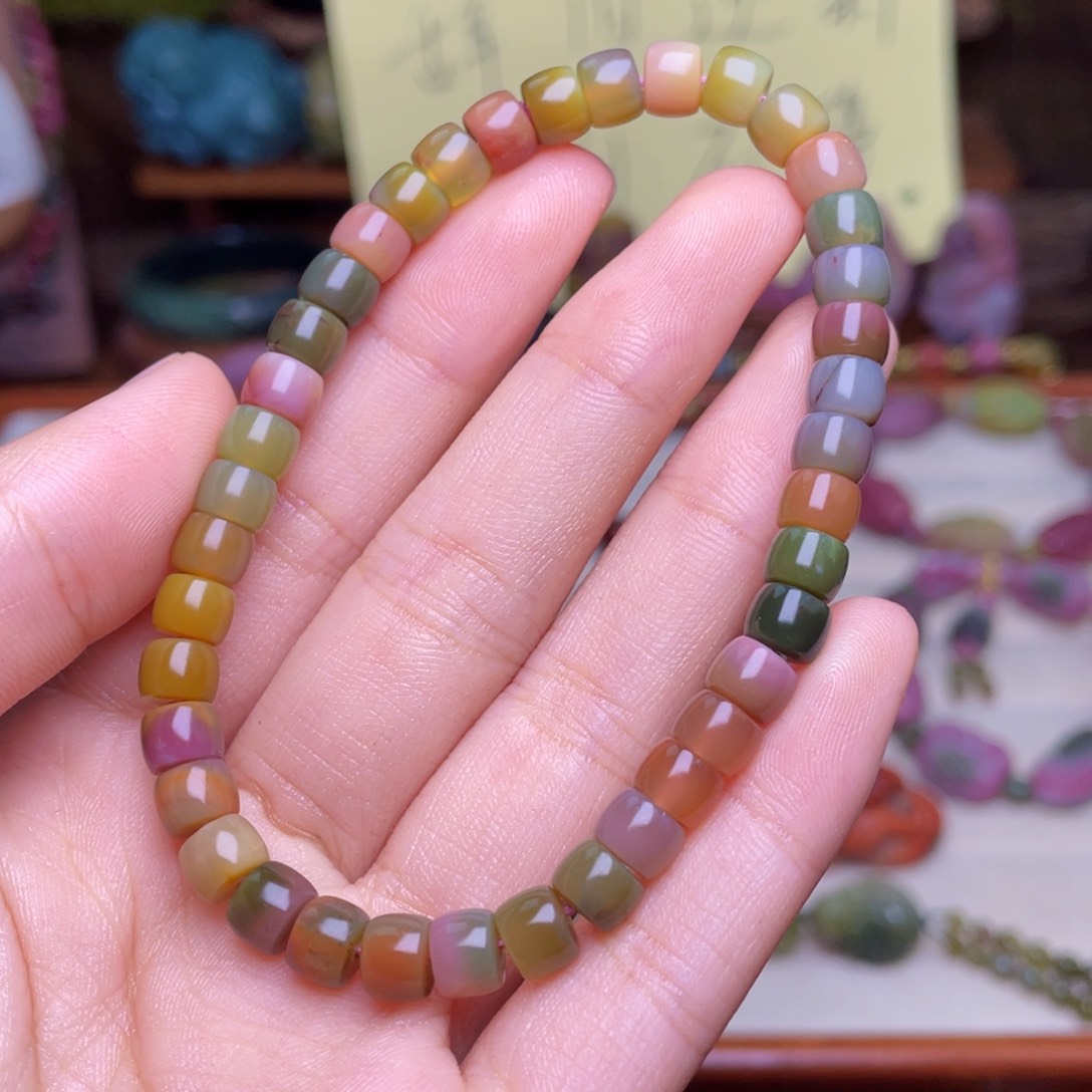 玛瑙/玉髓珠宝半成品未镶嵌盐源玛瑙直切艳丽色手串