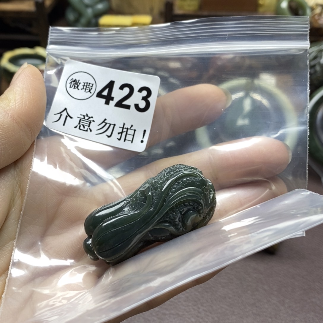 未镶嵌岫岩河磨玉（透闪石质玉）把件