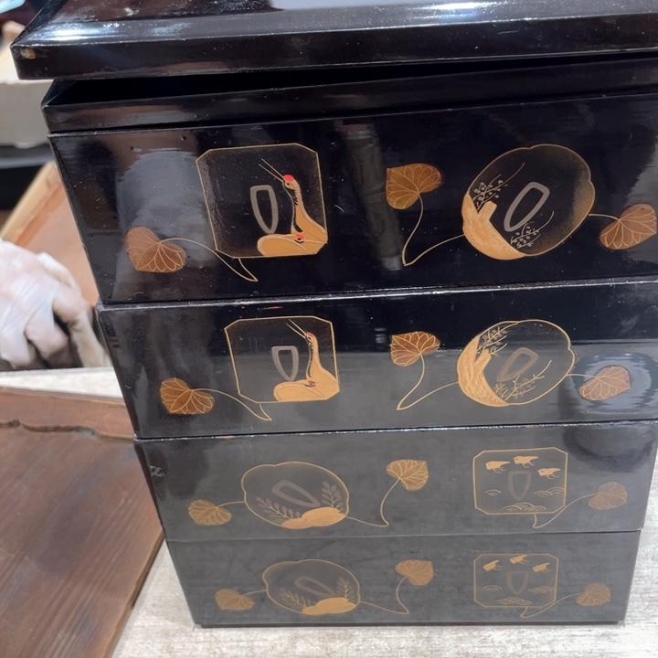 俩**界新亿阁祝福大家新年快乐