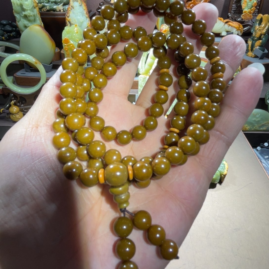 透闪石质玉108卡8玉化未镶嵌