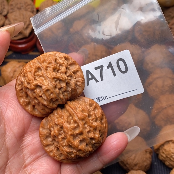 把件核桃血麒麟44尺710号