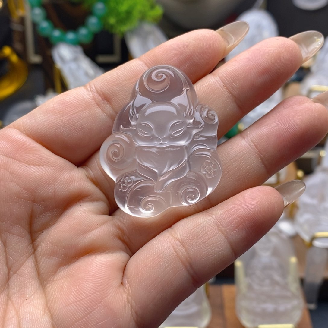 石英质玉颈饰未镶嵌七*主