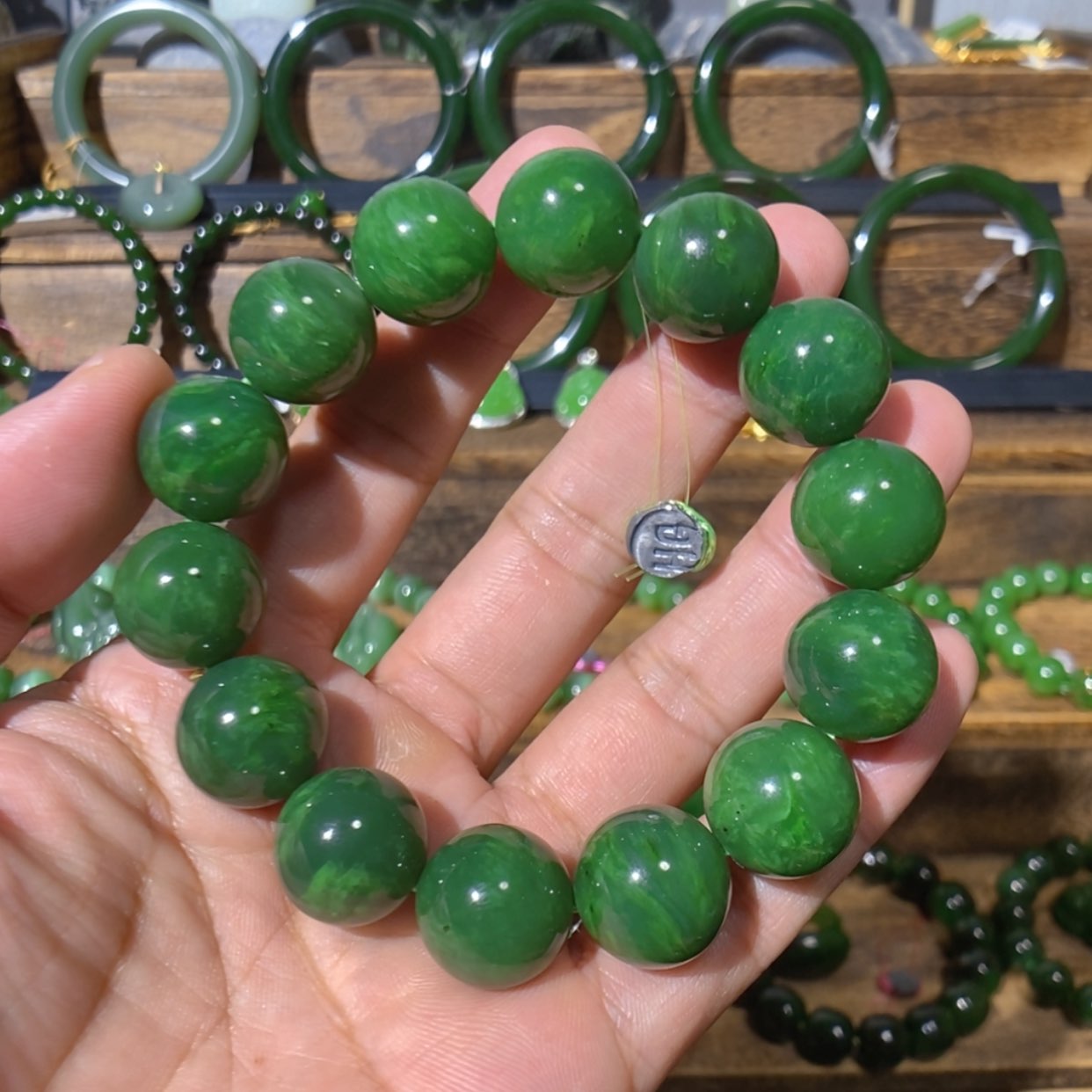 【闪购商品】吊坠(不含链)未镶嵌和田玉加拿大碧玉手串 16