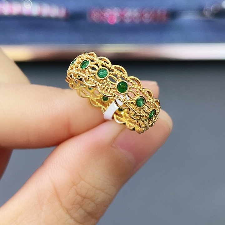 祖母绿戒指18K金镶嵌0.80克拉满圈祖母绿戒指