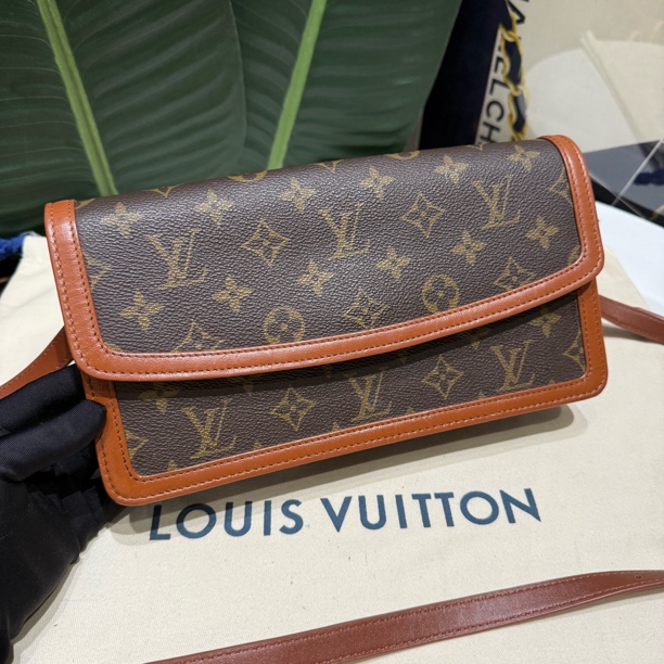 95新 LouisVuitton/路易威登 红皮26手拿包 斜挎包 全原