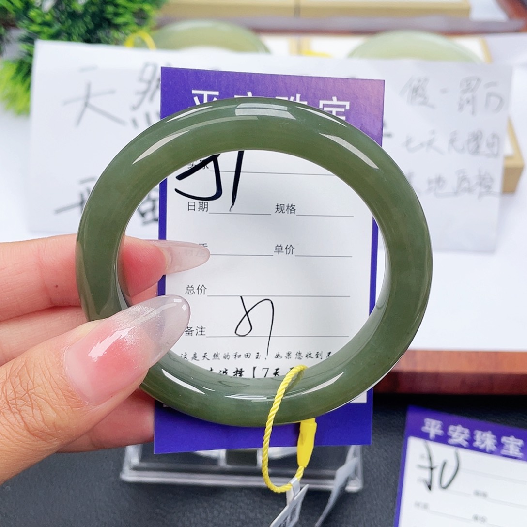 和田玉手镯未镶嵌