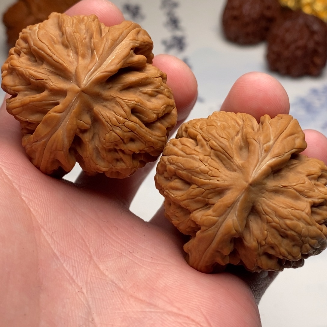 羽***轩文玩核桃把件锦鲤