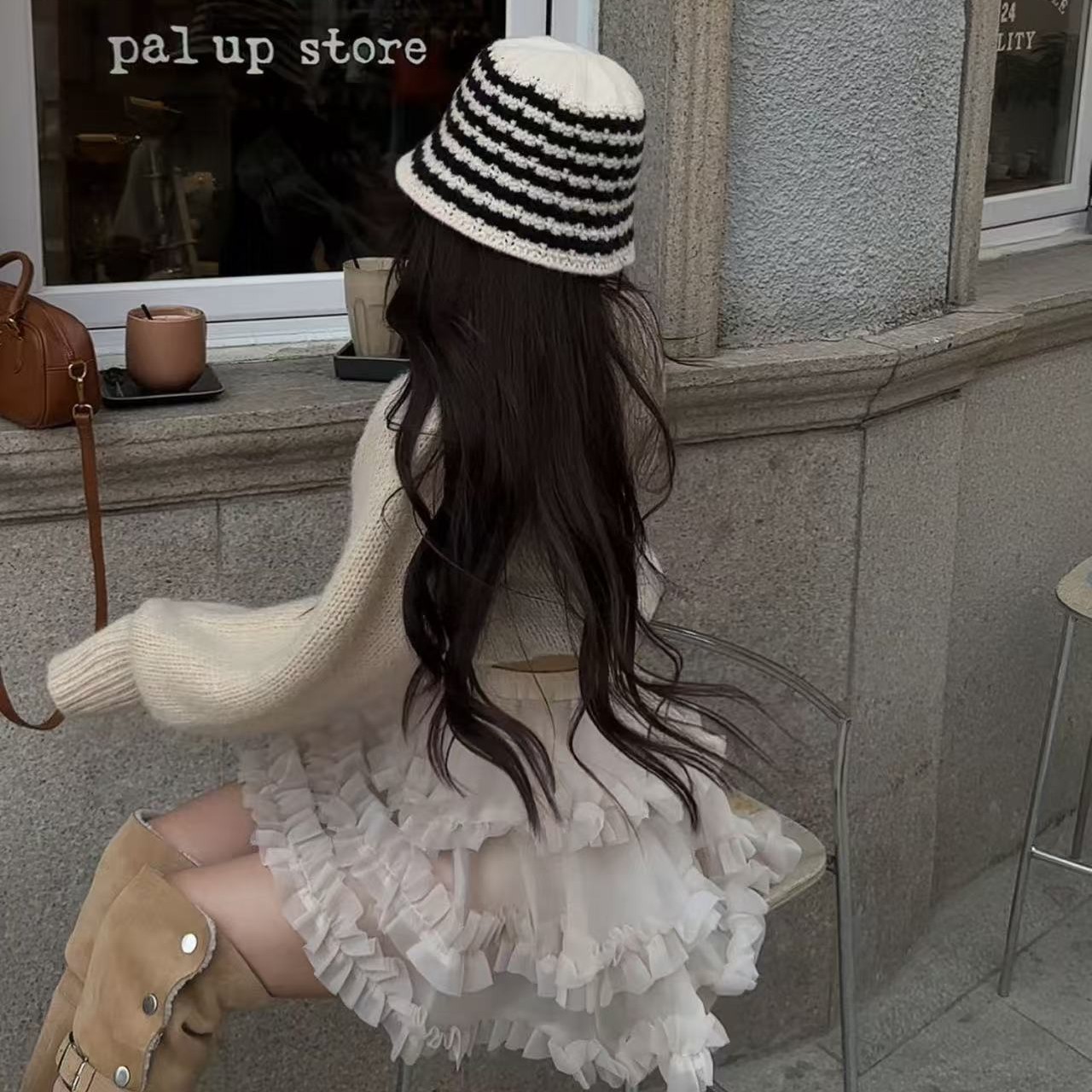 奶茶色泡泡袖毛衣/杏色欧根纱蓬蓬裙