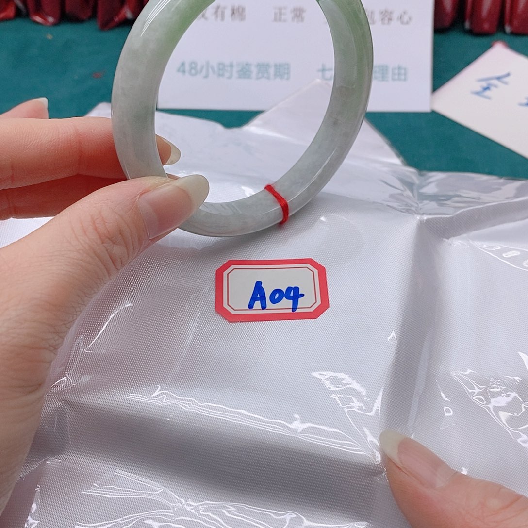 翡翠手镯未镶嵌莎*A04444444