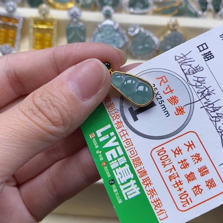 翡翠未镶嵌颈饰翡翠