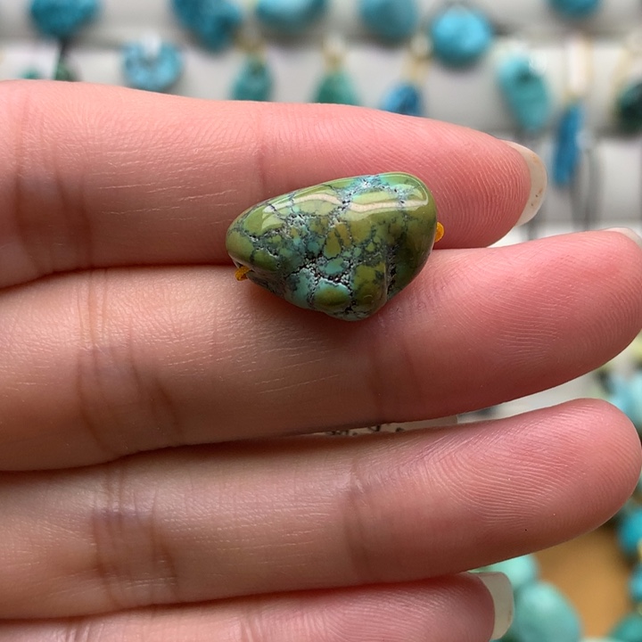 未镶嵌绿松石原矿