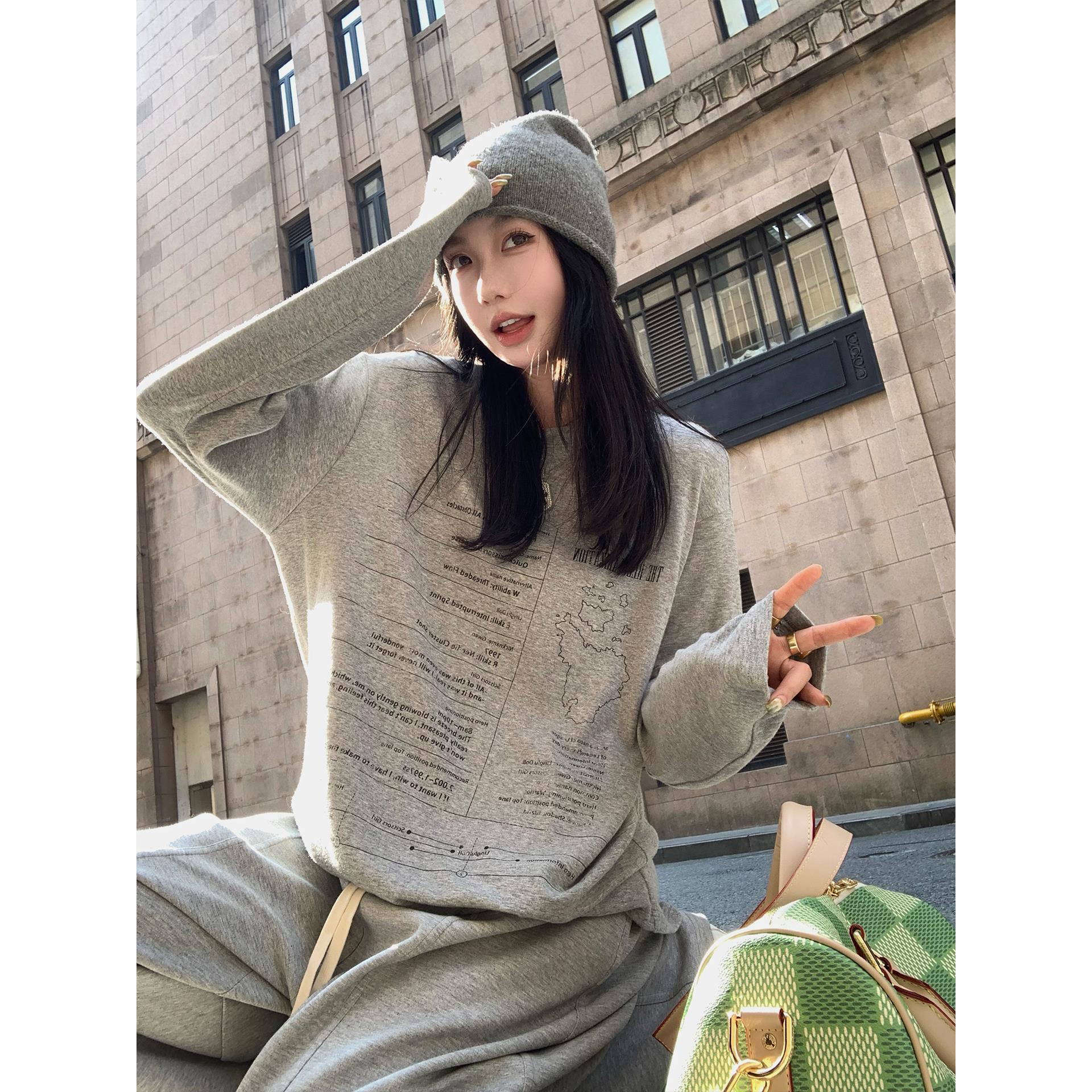 区区欧阳 字母印花长袖T恤女秋季新款慵懒宽松圆领内搭打底衫上衣