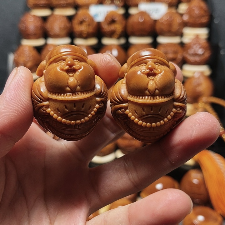 橄榄核把件嘟嘟财神一对003