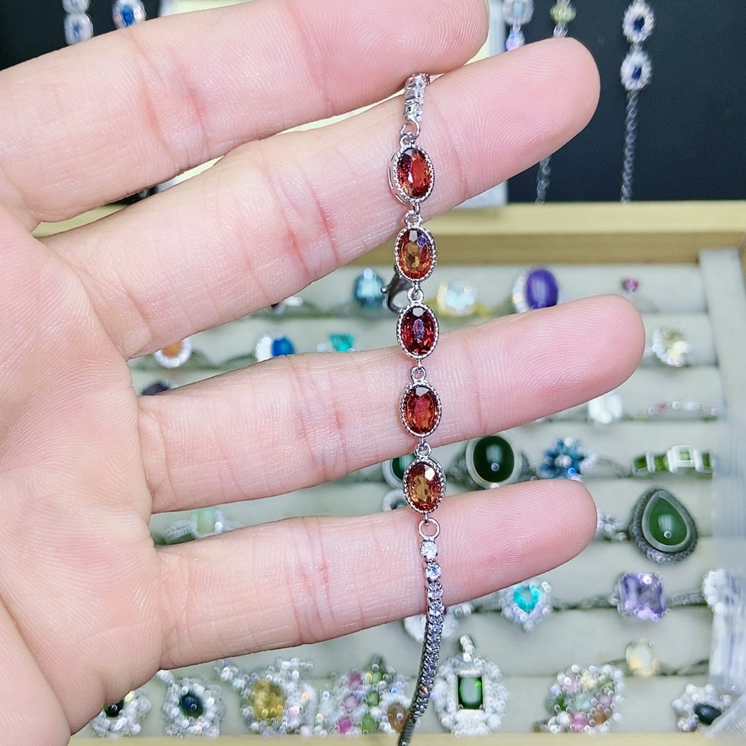 【闪购商品】未镶嵌手链石榴石（芬达石）
