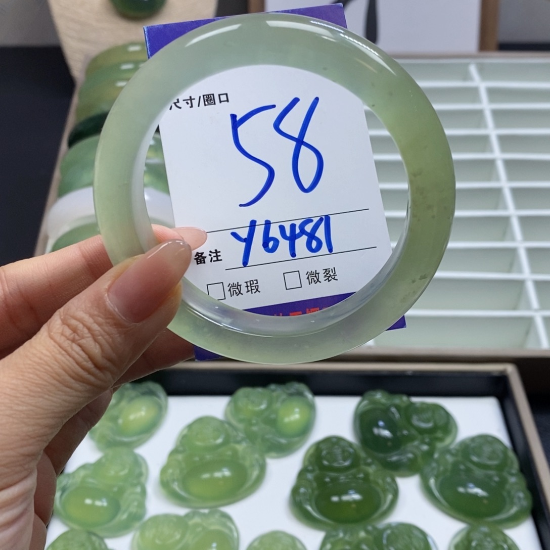 蛇纹石玉手镯未镶嵌