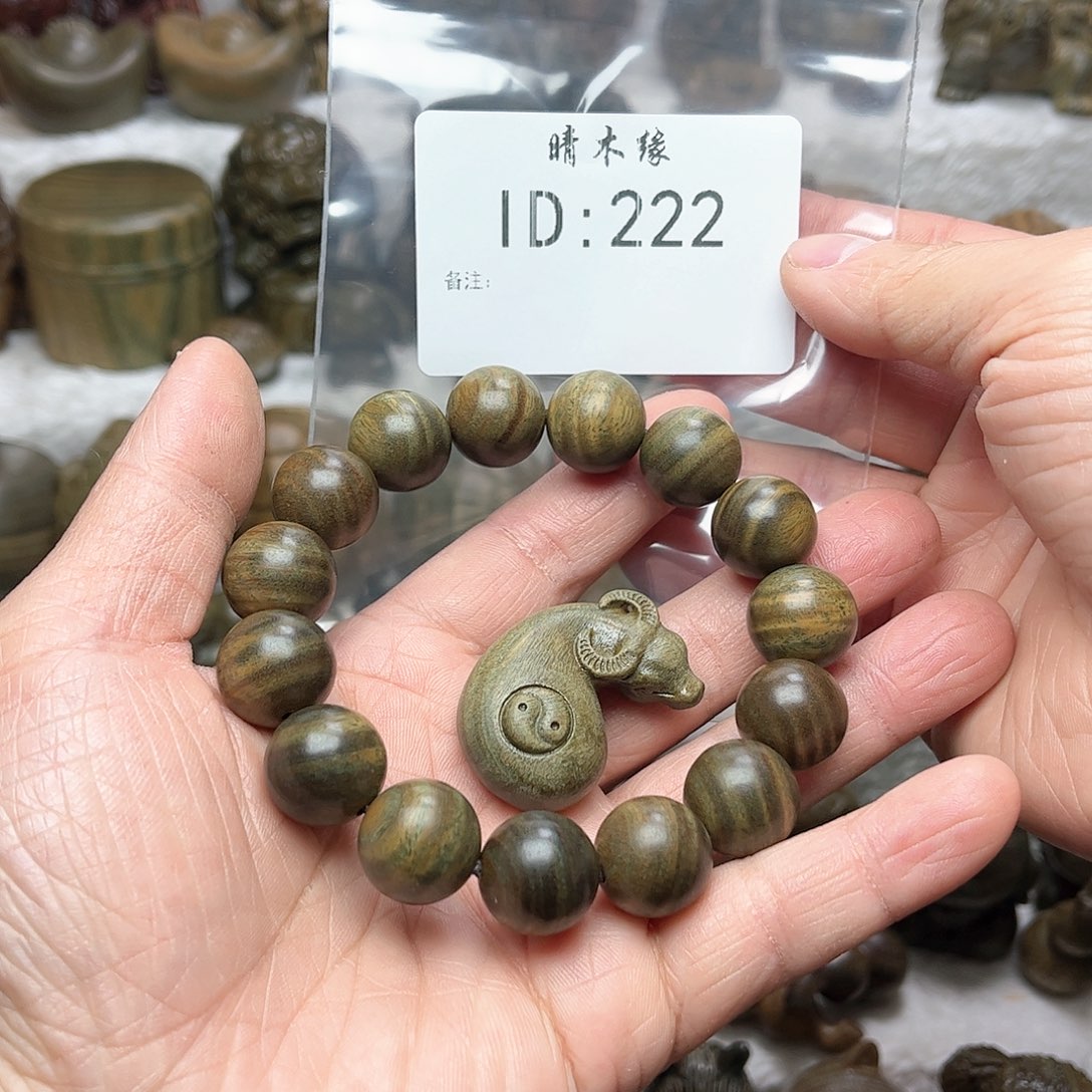 维腊木（绿檀）温****室1.5手串