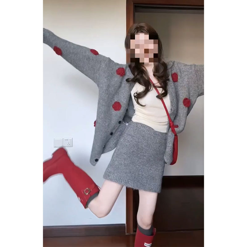 2025秋季新款女韩系穿搭宽松花朵长袖毛衣开衫气质高腰显瘦半身裙